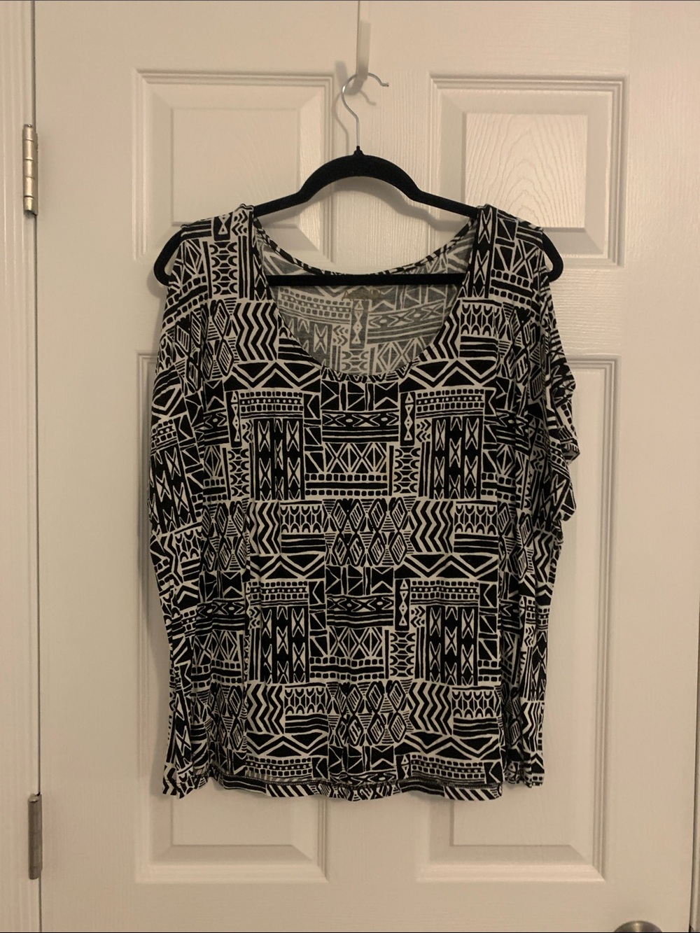 Apt. 9 Black & White Geometric Cold-Shoulder Top